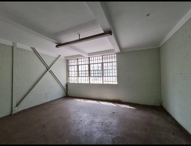1,319M² WAREHOUSE TO LET IN BENROSE